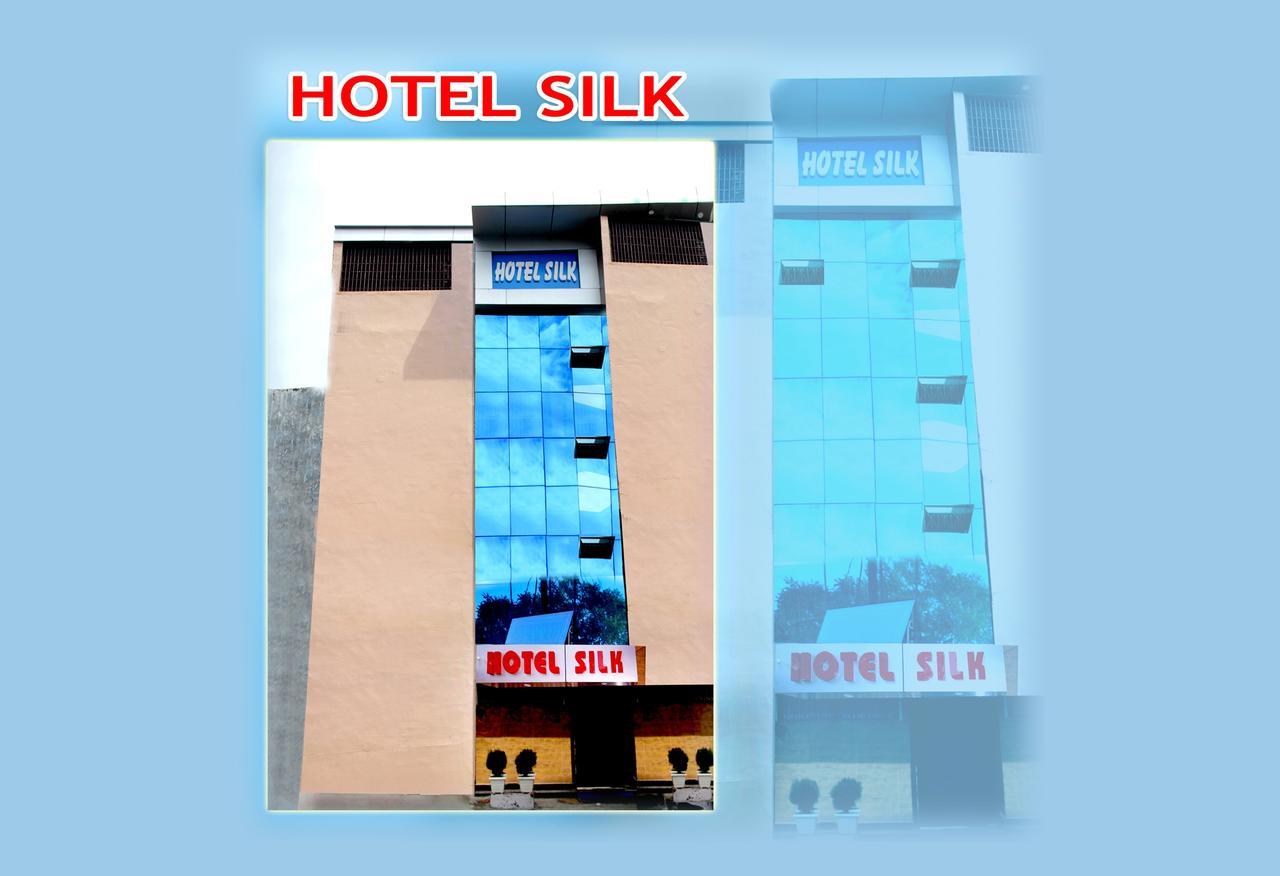 Hotel Silk Haldwāni Exterior foto